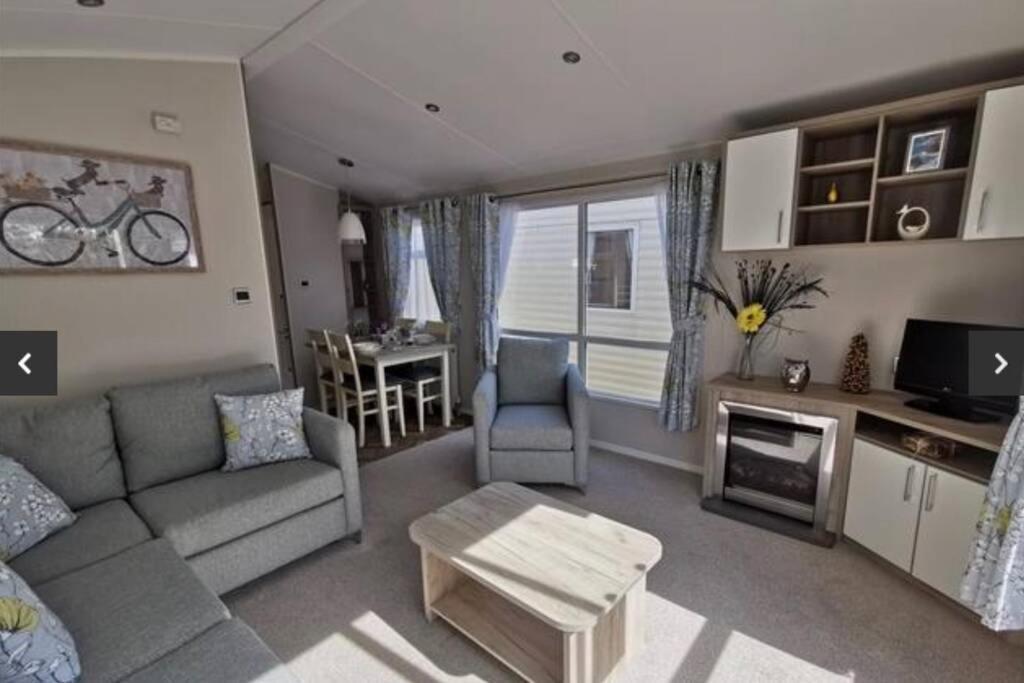 Glade Lodge- North Devon Coast, Bideford Bay Caravan Park Exterior photo